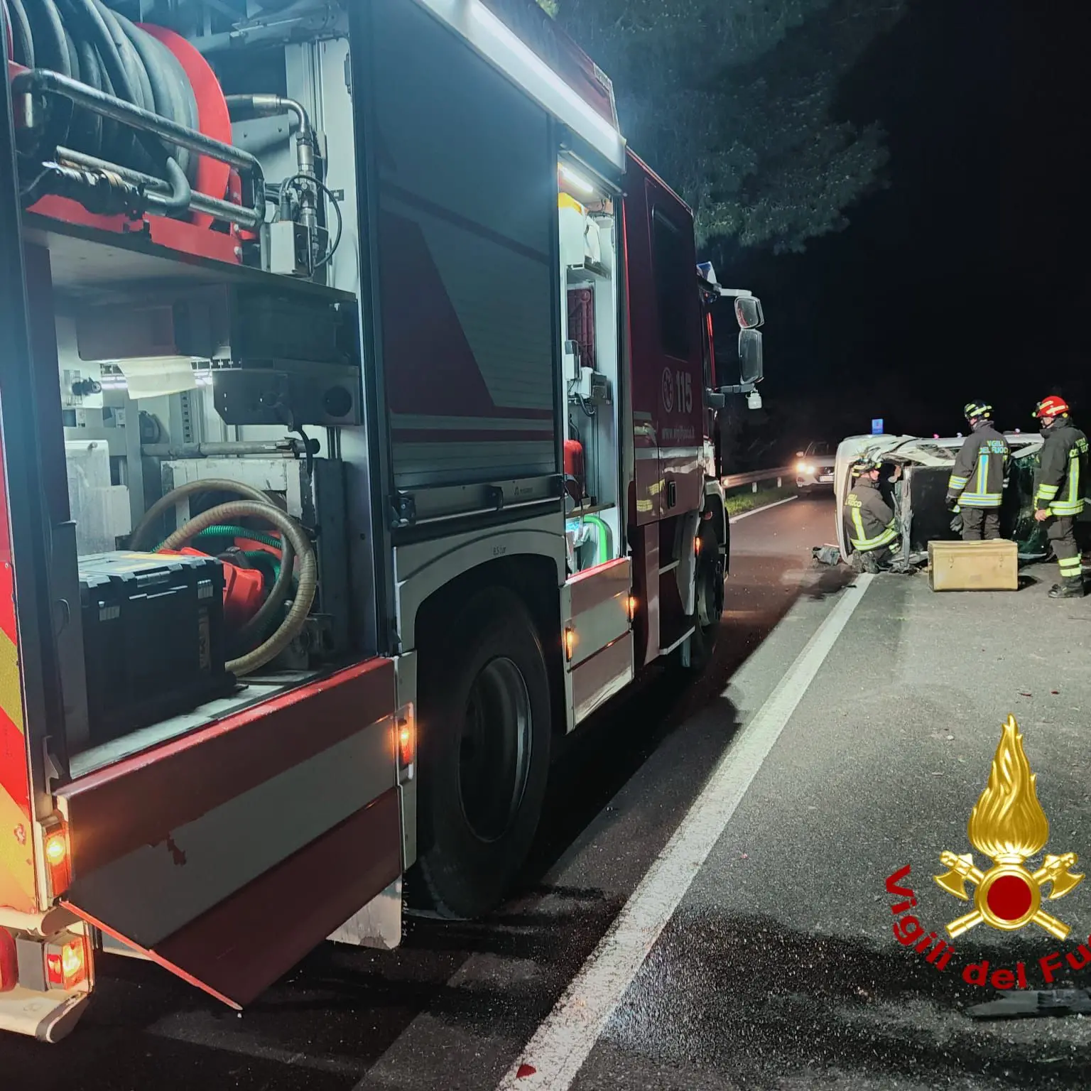Onifai, auto si ribalta dopo lo scontro con un cinghiale sulla SS129