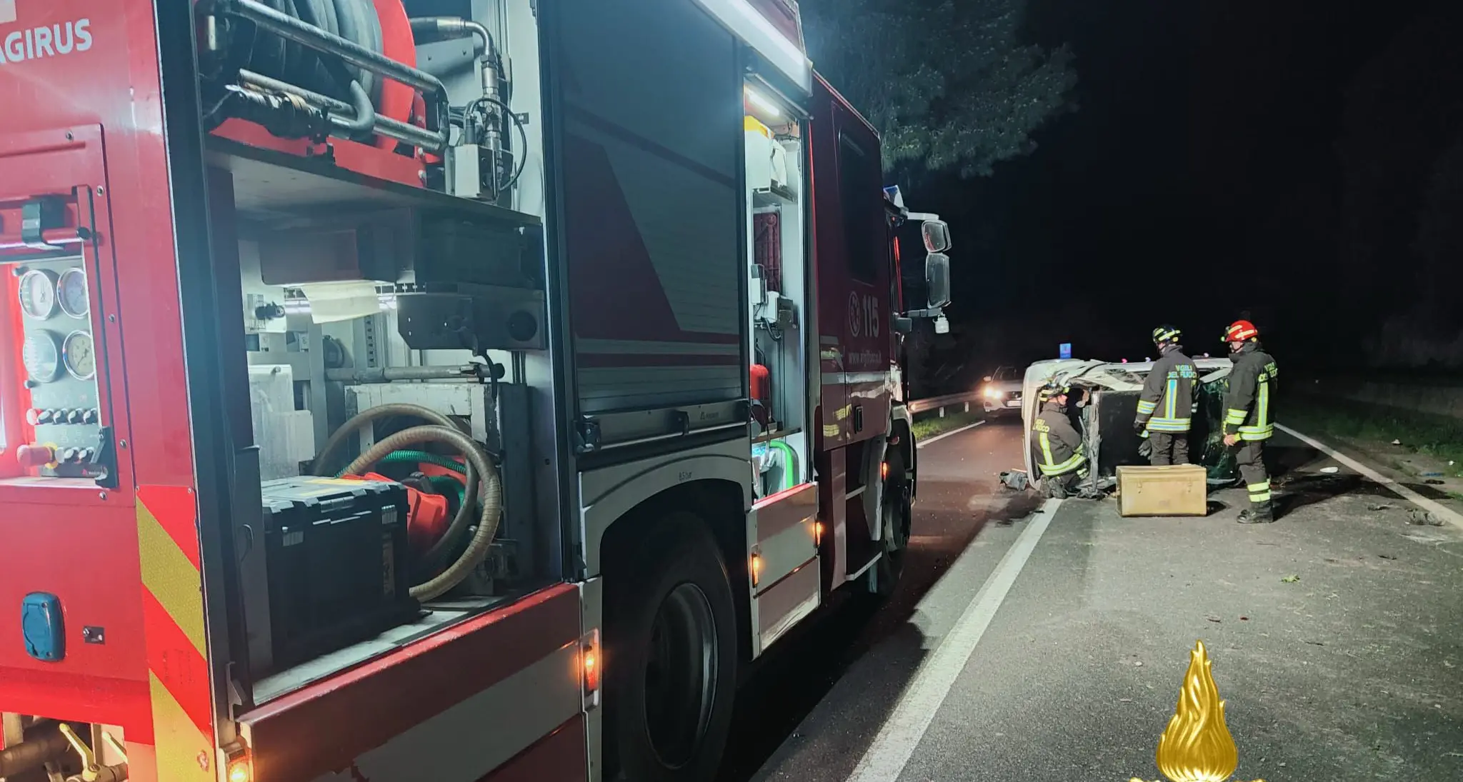 Onifai, auto si ribalta dopo lo scontro con un cinghiale sulla SS129
