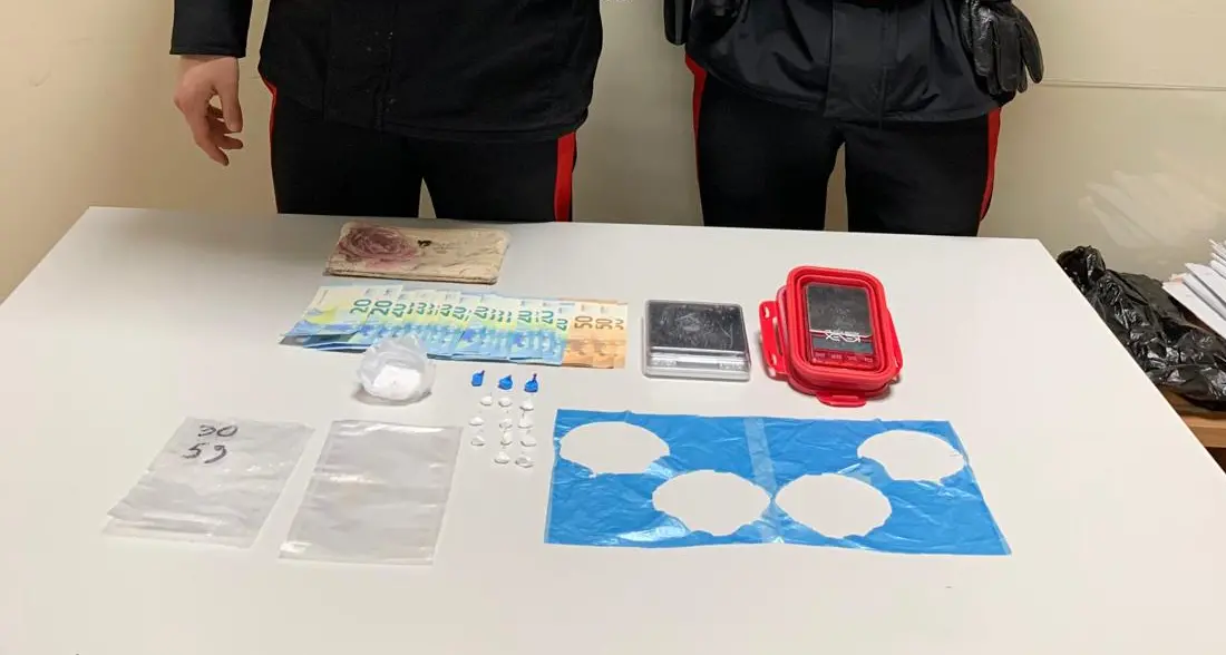 Sorpreso dai Carabinieri mentre consegna cocaina: arrestato a Quartu Sant'Elena