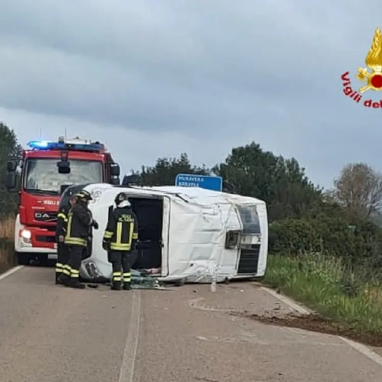 Incidente sulla SS125 a Muravera: camper si ribalta, sei coinvolti