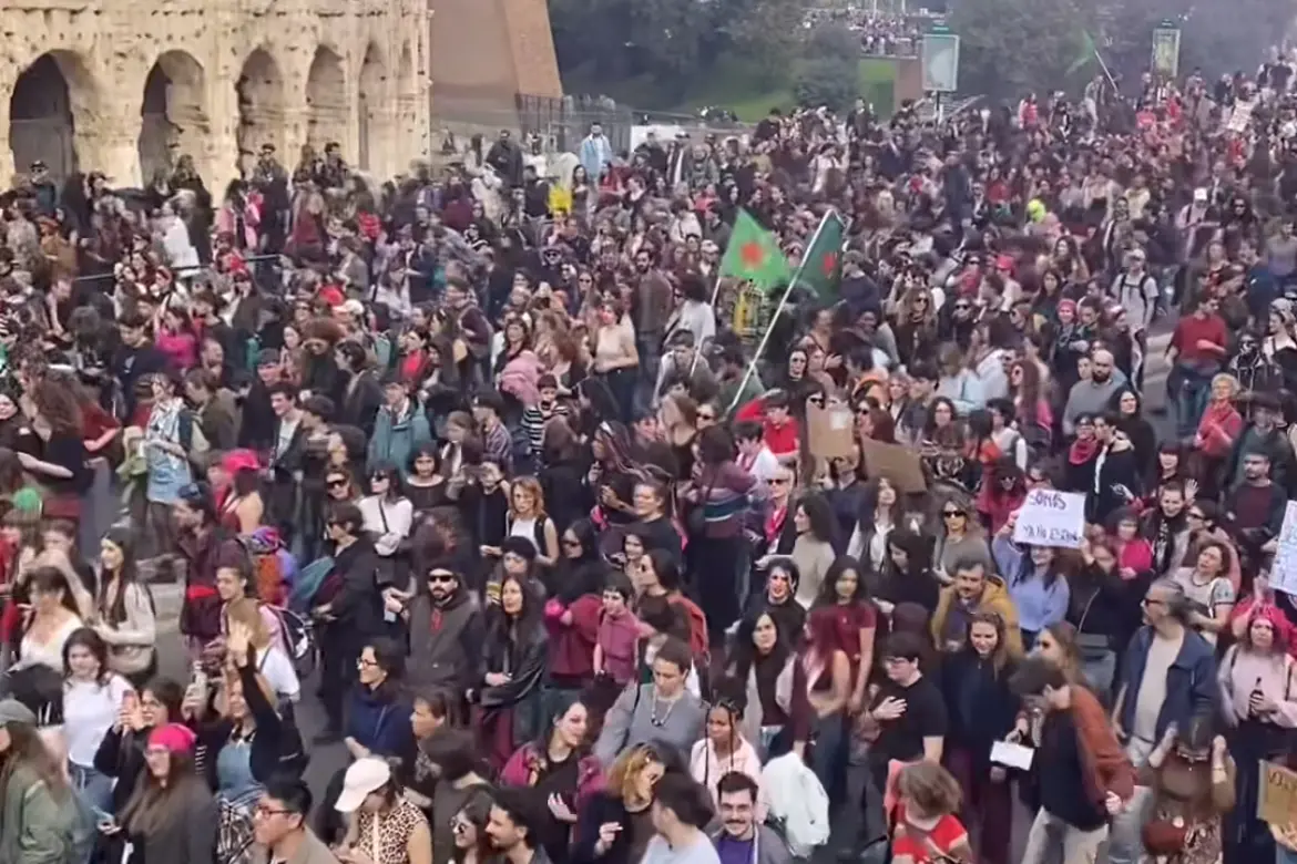 <p>Foto Instagram \"Non Una di Meno\"</p>\\n