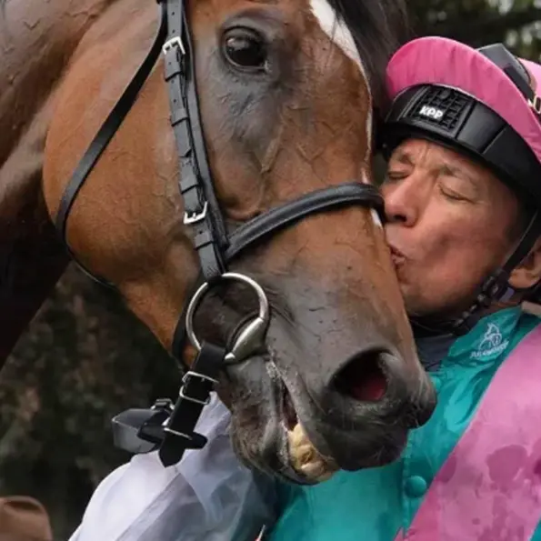 Frankie Dettori in bancarotta, il campione di origini sarde racconta: \"Ho perso tutto\"