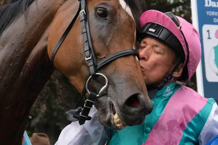 <p>Foto Instagram Frankie Dettori</p>\\n