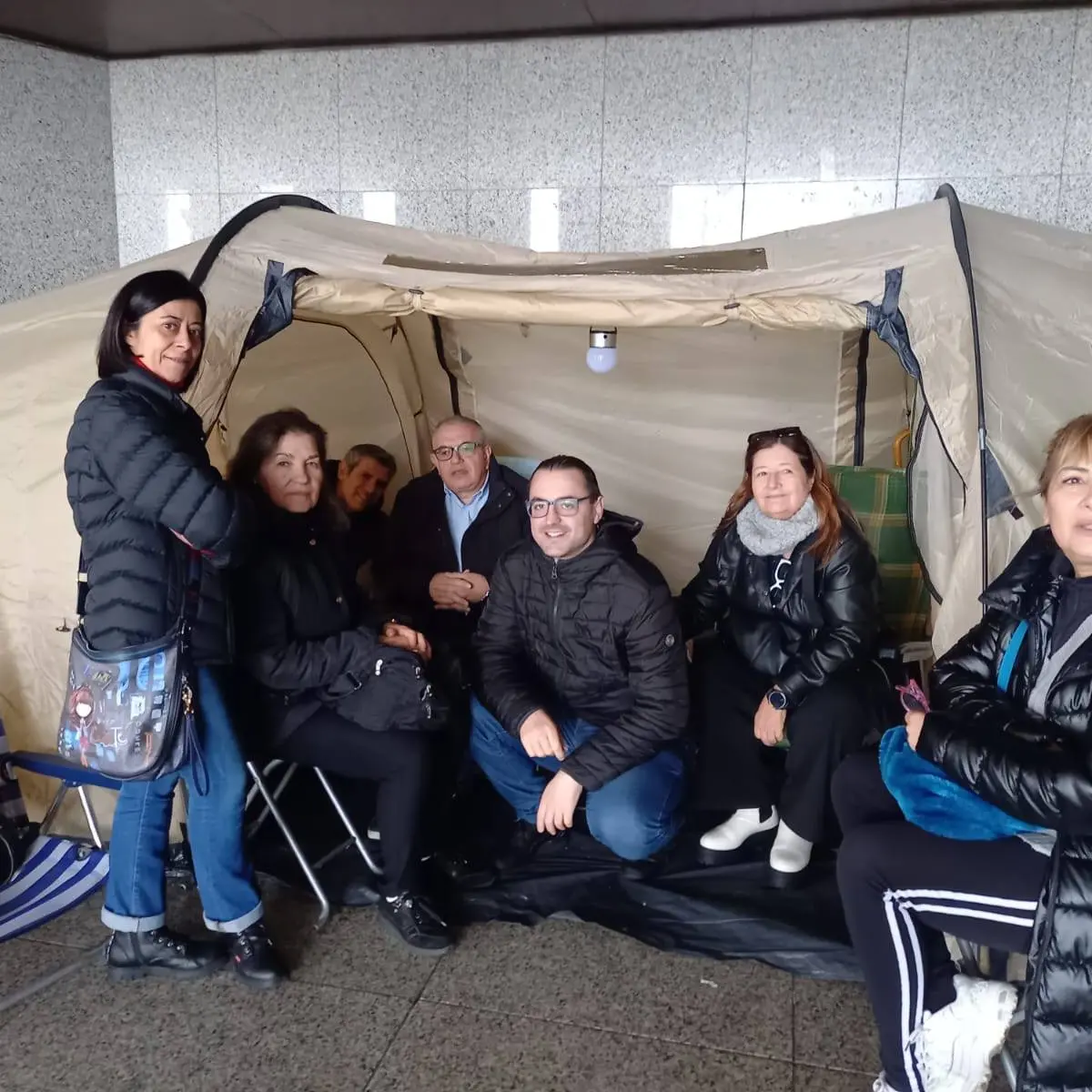 Protesta degli Oss senza lavoro a Cagliari, inizia lo sciopero della fame