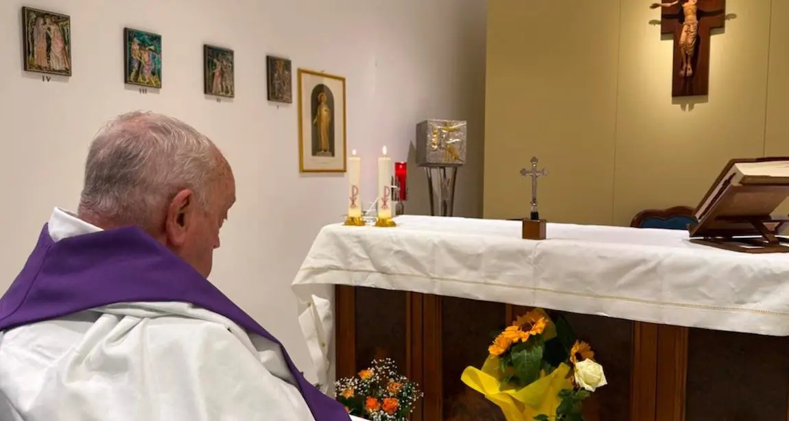 Papa Francesco, la prima foto dal giorno del ricovero al Gemelli