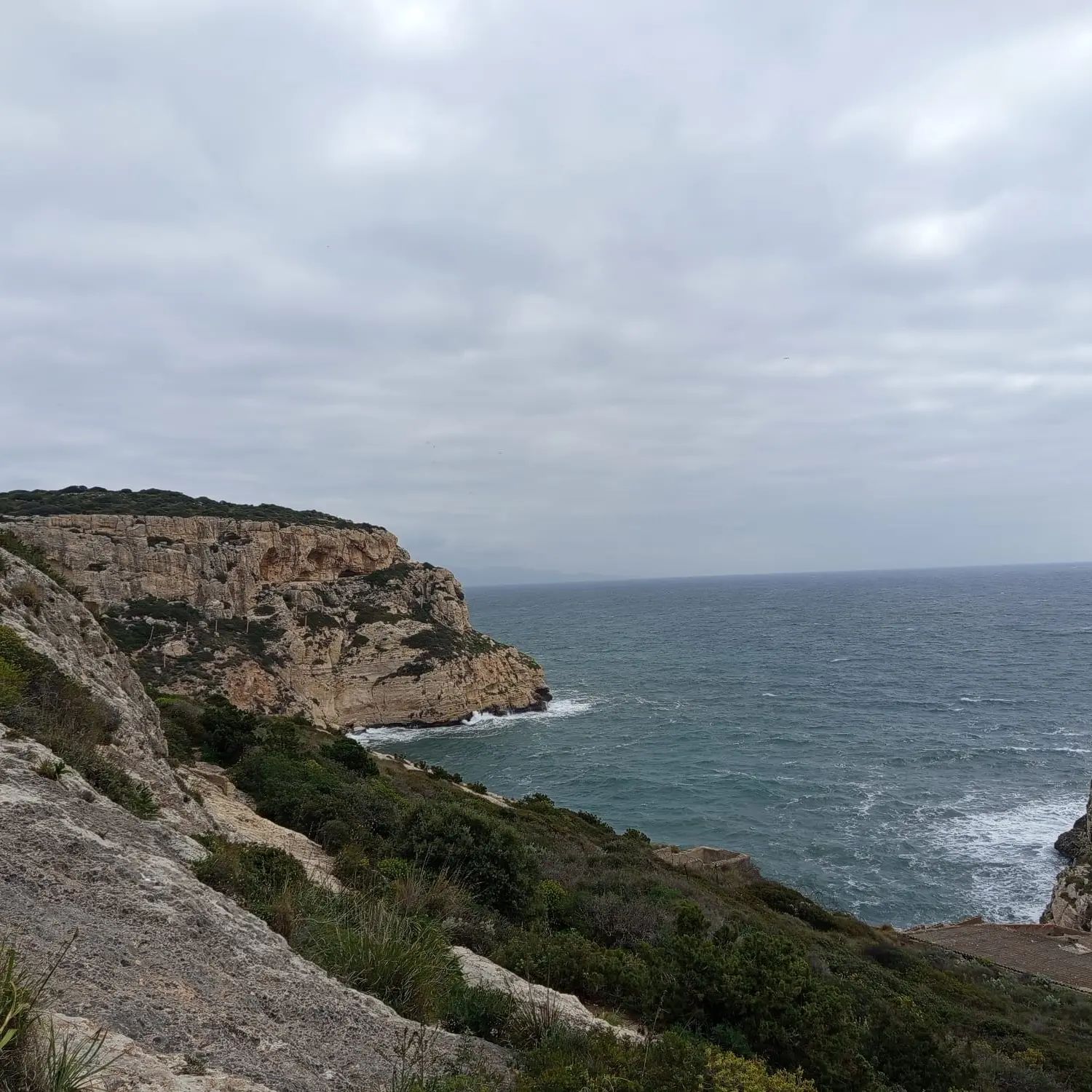 Donna morta in mare a Cala Fighera: proseguono le ricerche del fidanzato