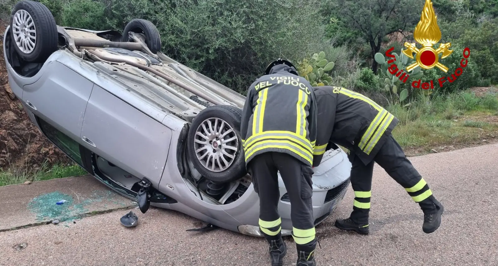 Si ribalta con l'auto sulla Provinciale 27, giovane di Urzulei in codice rosso
