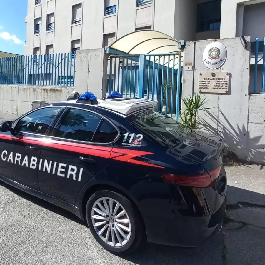 Al culmine di una lite spinge la compagna giù dalle scale: arrestato a Iglesias