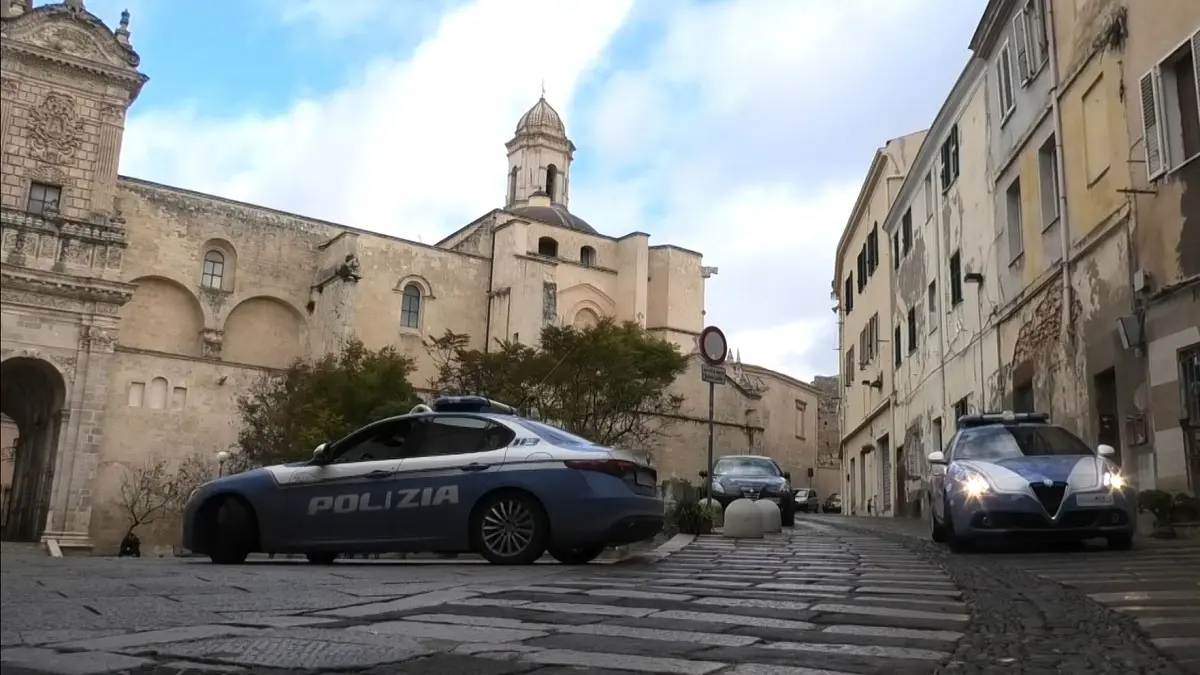 Minorenne aggredito e derubato a Sassari: due giovani ai domiciliari