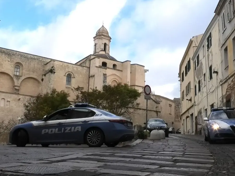 Blitz all'alba della Polizia a Sassari: perquisizioni e arresti
