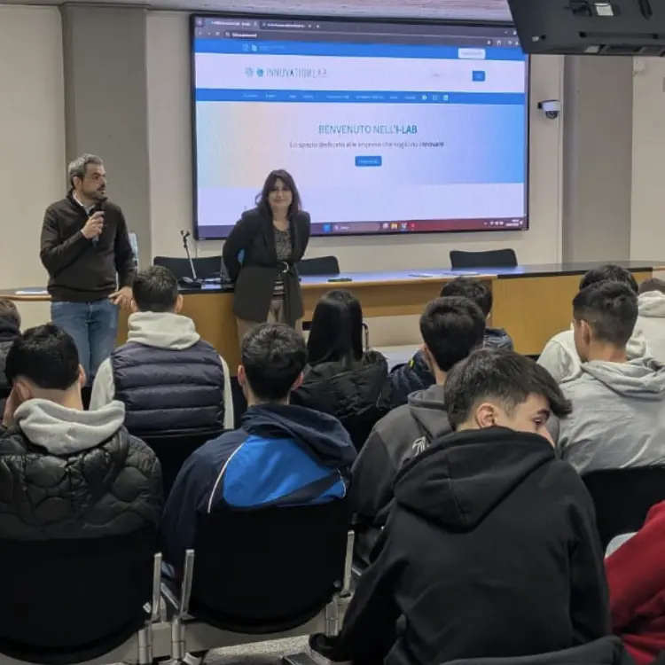 Intelligenza Artificiale e programmazione: un dialogo creativo per gli studenti a Sassari