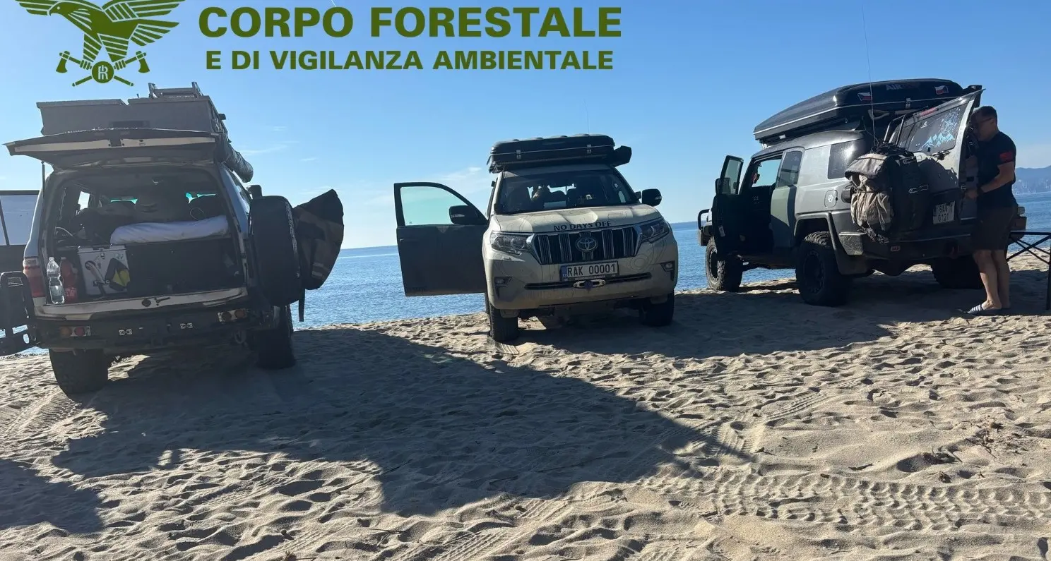 Fuoristrada sulla spiaggia di Cartoe: scatta la multa per i proprietari