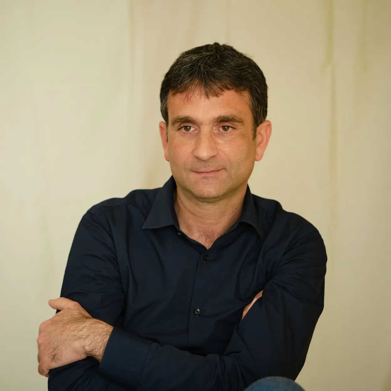 \"La sola notte\" di Gianni Usai: un romanzo tra distopia e memoria a Cagliari