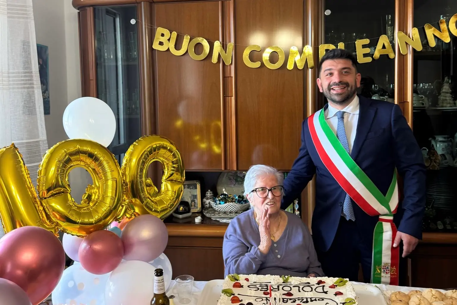 <p>Dolores Pani con con il presidente del Consiglio comunale di Cagliari, Marco Benucci</p>\\n