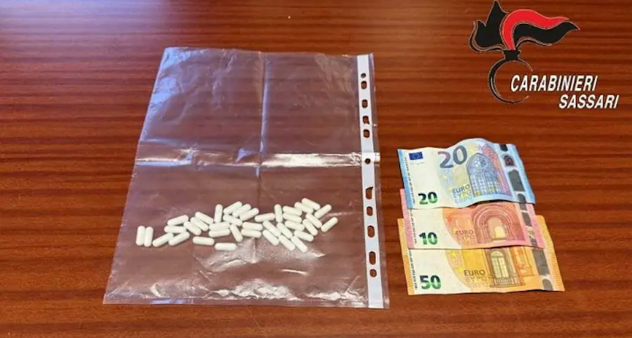 Porto Torres, cocaina nascosta nelle capsule dei medicinali: giovane arrestato dai Carabinieri
