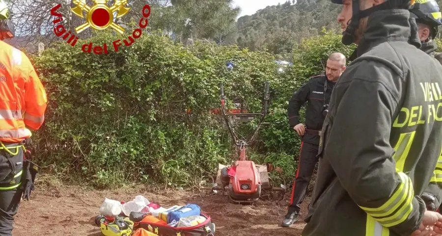 Mentre lavora la motozappa gli squarcia la gamba: grave un uomo a Jerzu