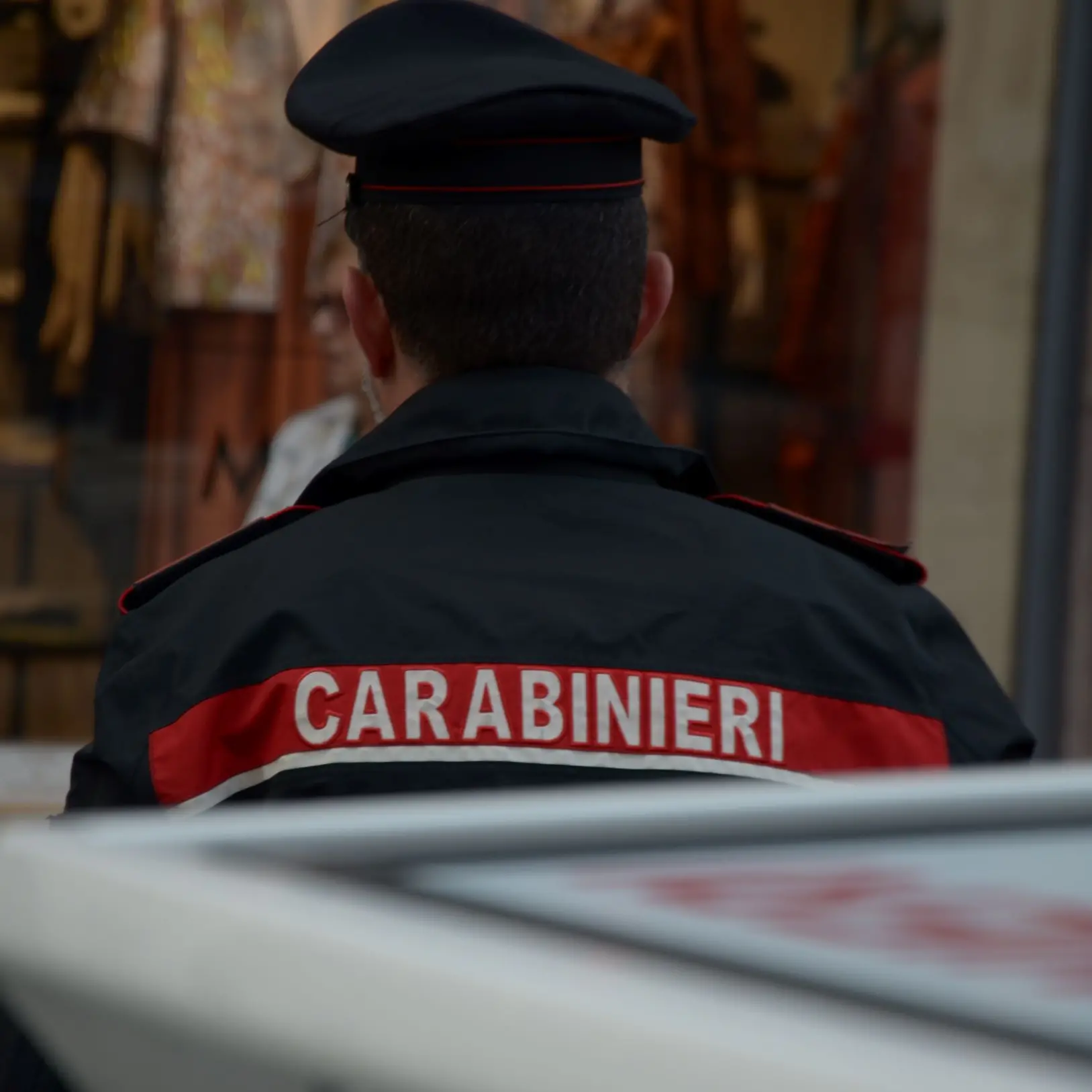 Maltrattamenti sui genitori anziani, arrestato: orrore a Ozieri