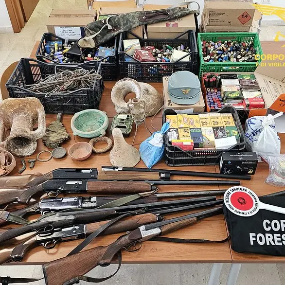 Maxi sequestro tra Pula, Sarroch e Villa San Pietro: armi, droga e antichi manufatti | IL VIDEO