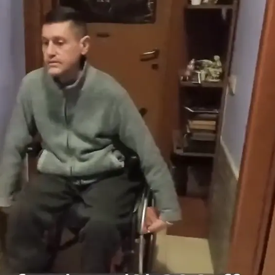“Metà uomo, metà carrozzina”: l’odissea dei disabili tra burocrazia e ausili inadatti