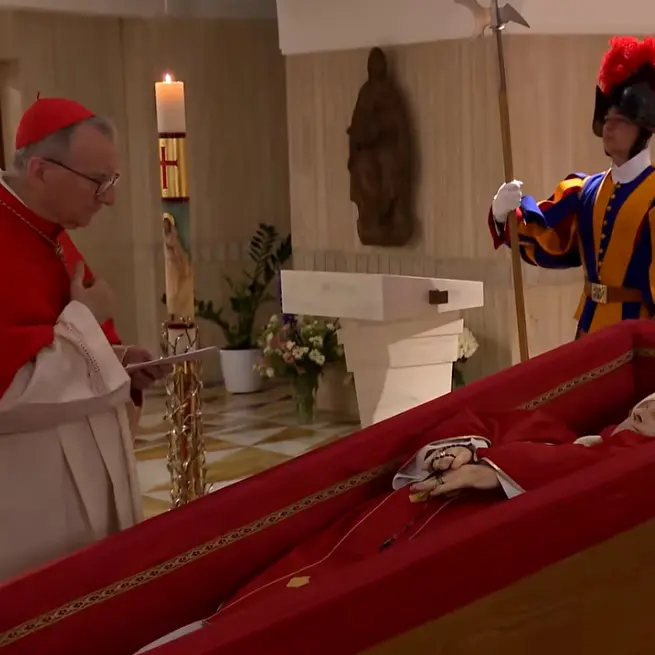 Papa Francesco: le prime immagini della salma di Bergoglio