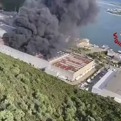 Incendio a Olbia: cantiere nautico devastato dalle fiamme
