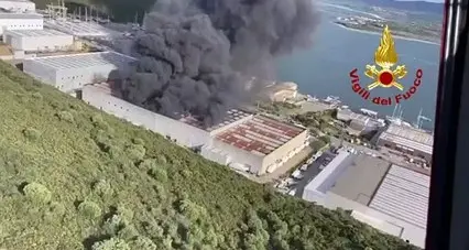 Incendio a Olbia: cantiere nautico devastato dalle fiamme