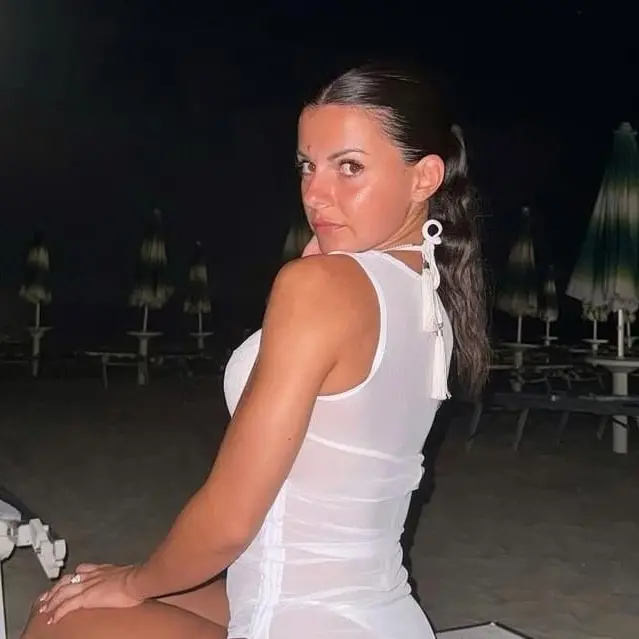 Licenziata Elena Maraga, la maestra che posa su Onlyfans: \"Lo trovo ingiusto\"