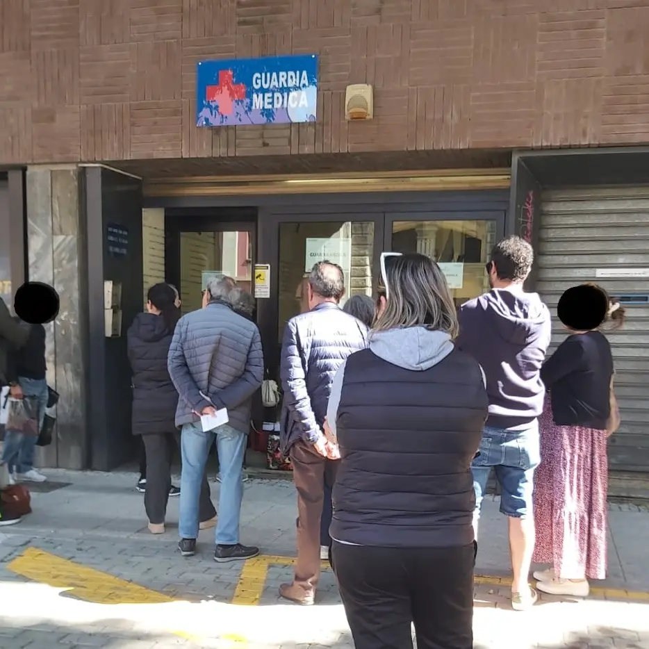 Pazienti e medici chiusi fuori dalla Guardia Medica a Cagliari