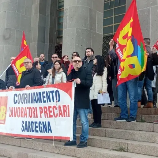 Scuola, protesta dei precari a Cagliari: \"Trasparenza e assunzioni subito\"