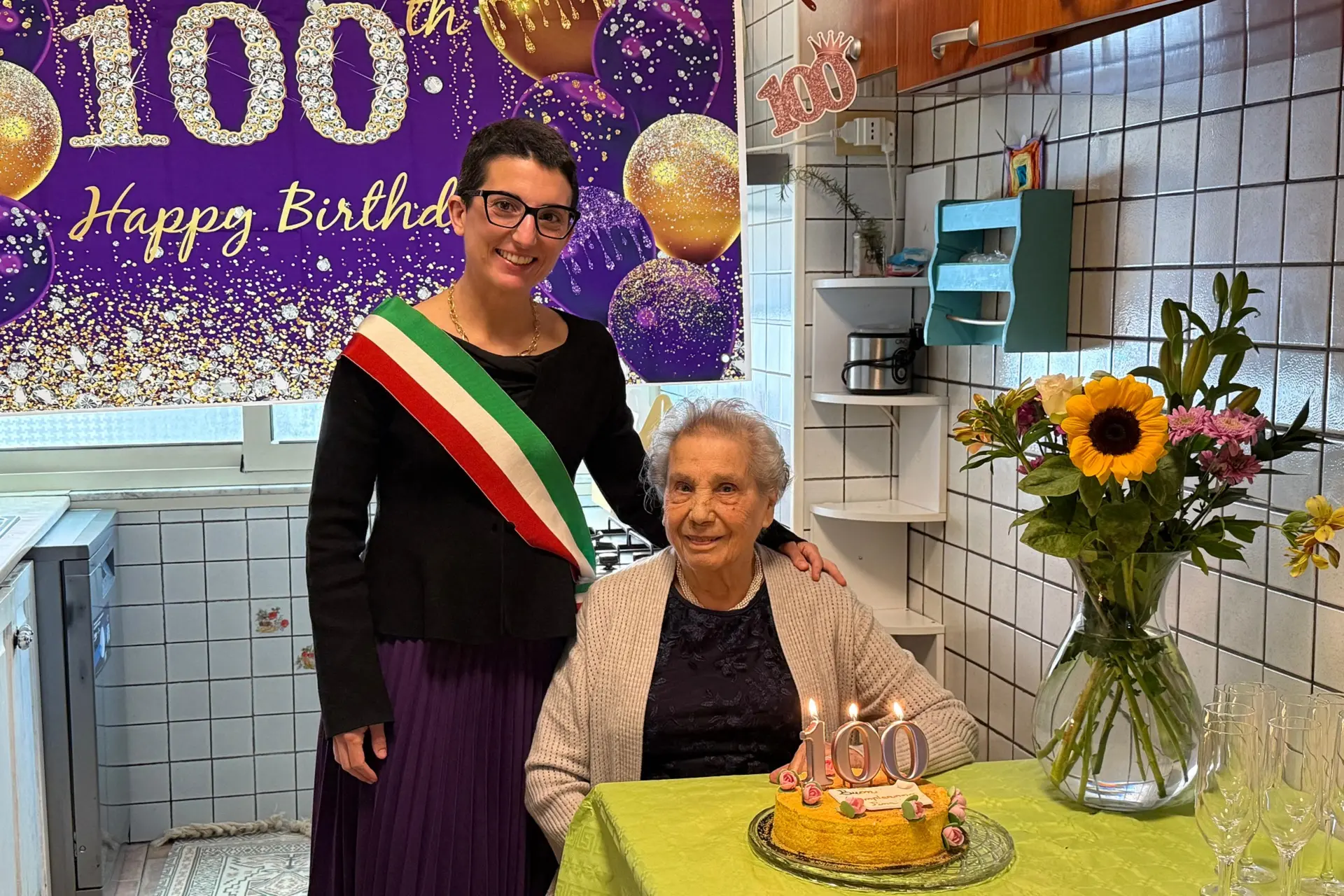 <p>La signora Giuseppa Palla con l\\'assessora Giulia Andreozzi</p>\\n