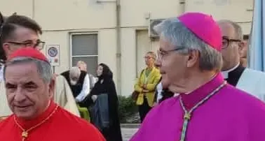 Becciu rinuncia al Conclave: apprezzamento dalla Congregazione dei cardinali