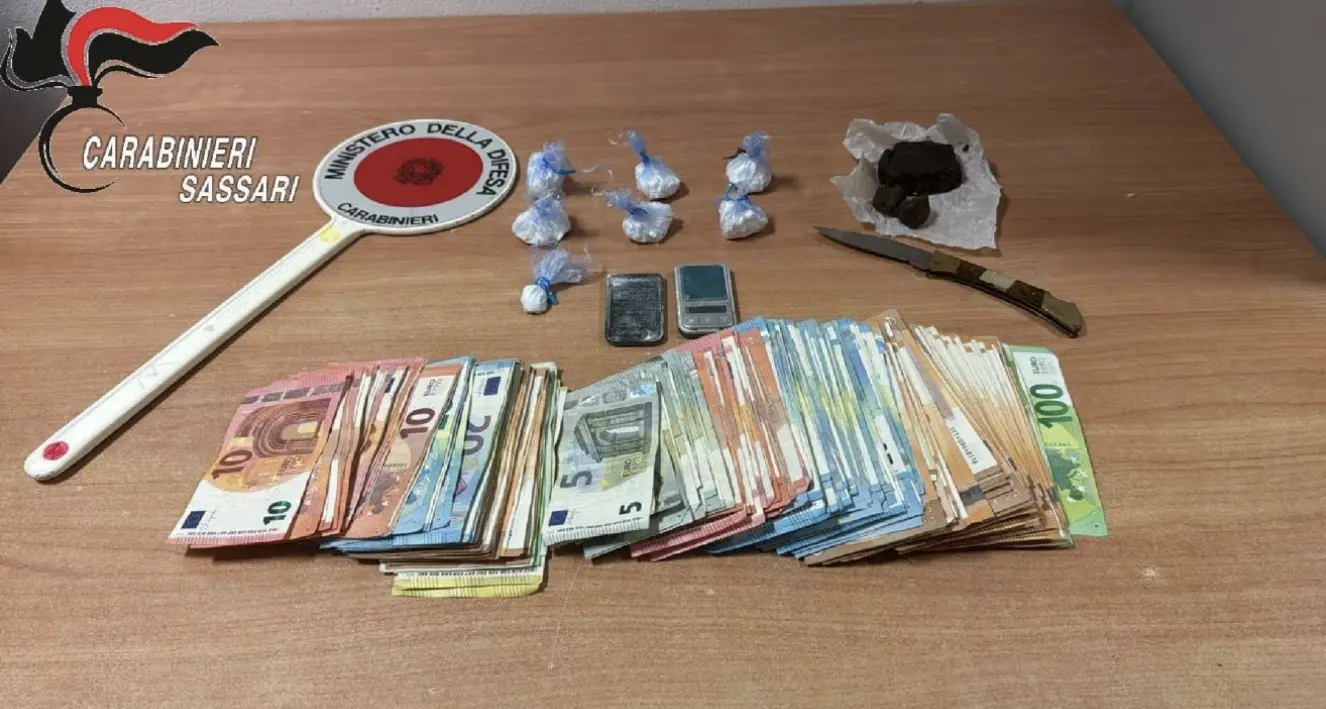 Scoperta attività di spaccio domiciliare a Olbia: in manette un giovane