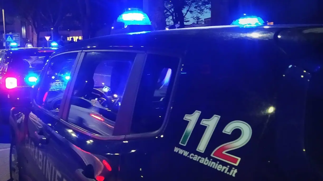 Specchietti rubati, droga e frasi oltraggiose ai Carabinieri: denunciato un uomo a Sanluri