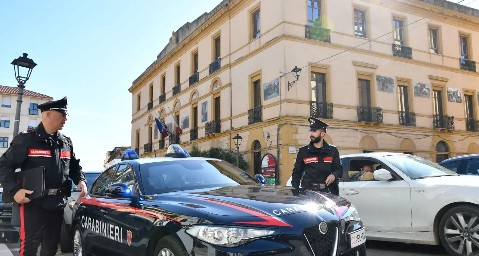 Allontanata per maltrattamenti a Selargius, reagisce contro i carabinieri: arrestata