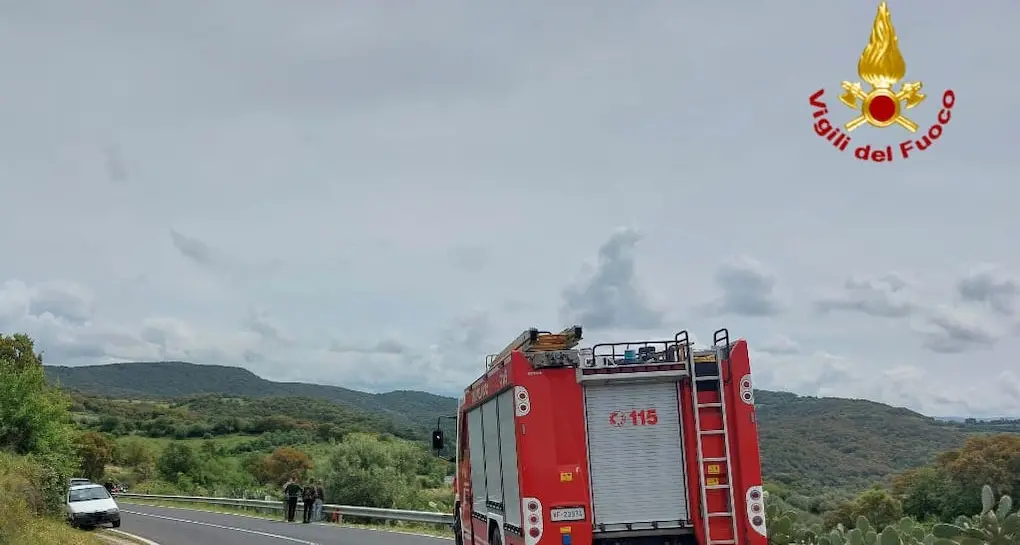 Motociclista esce fuori strada e precipita in una scarpata sulla Statale 388