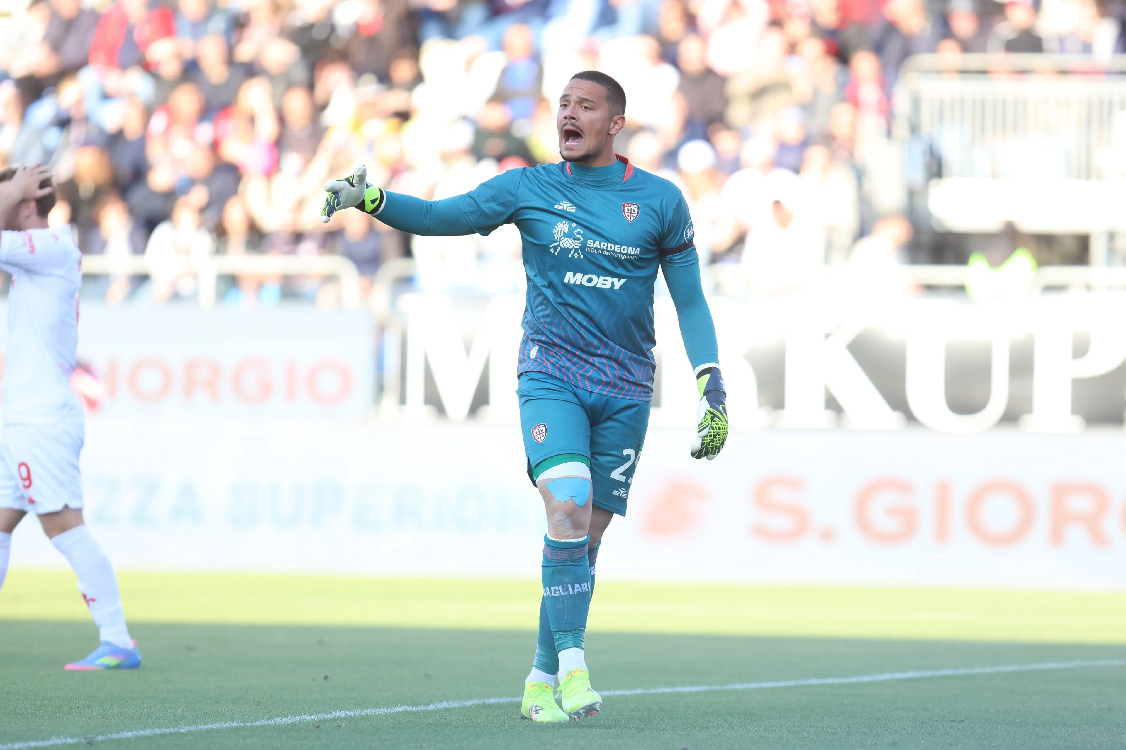 <p>Il portiere del Cagliari, Elia Caprile. Foto di Fabio Murru</p>\\n