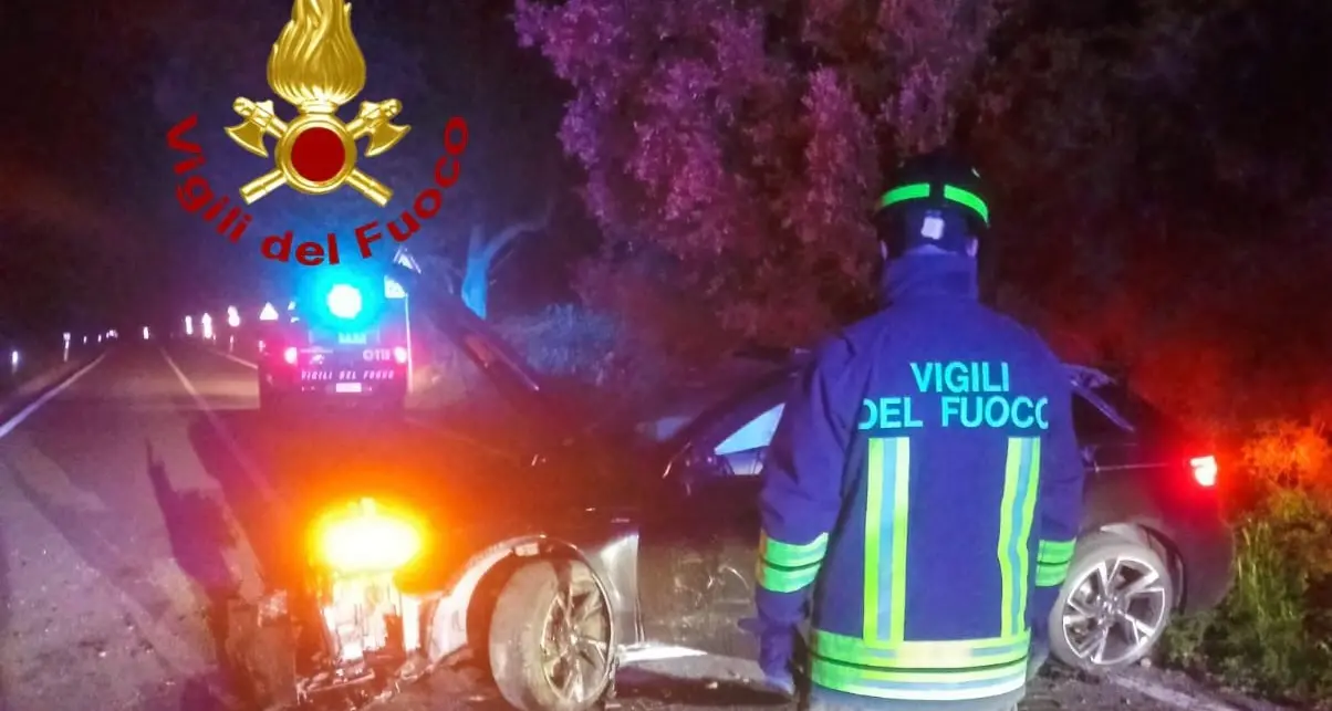 Arzana. Si ribalta con l’auto lungo la SS 389: paura per un giovane