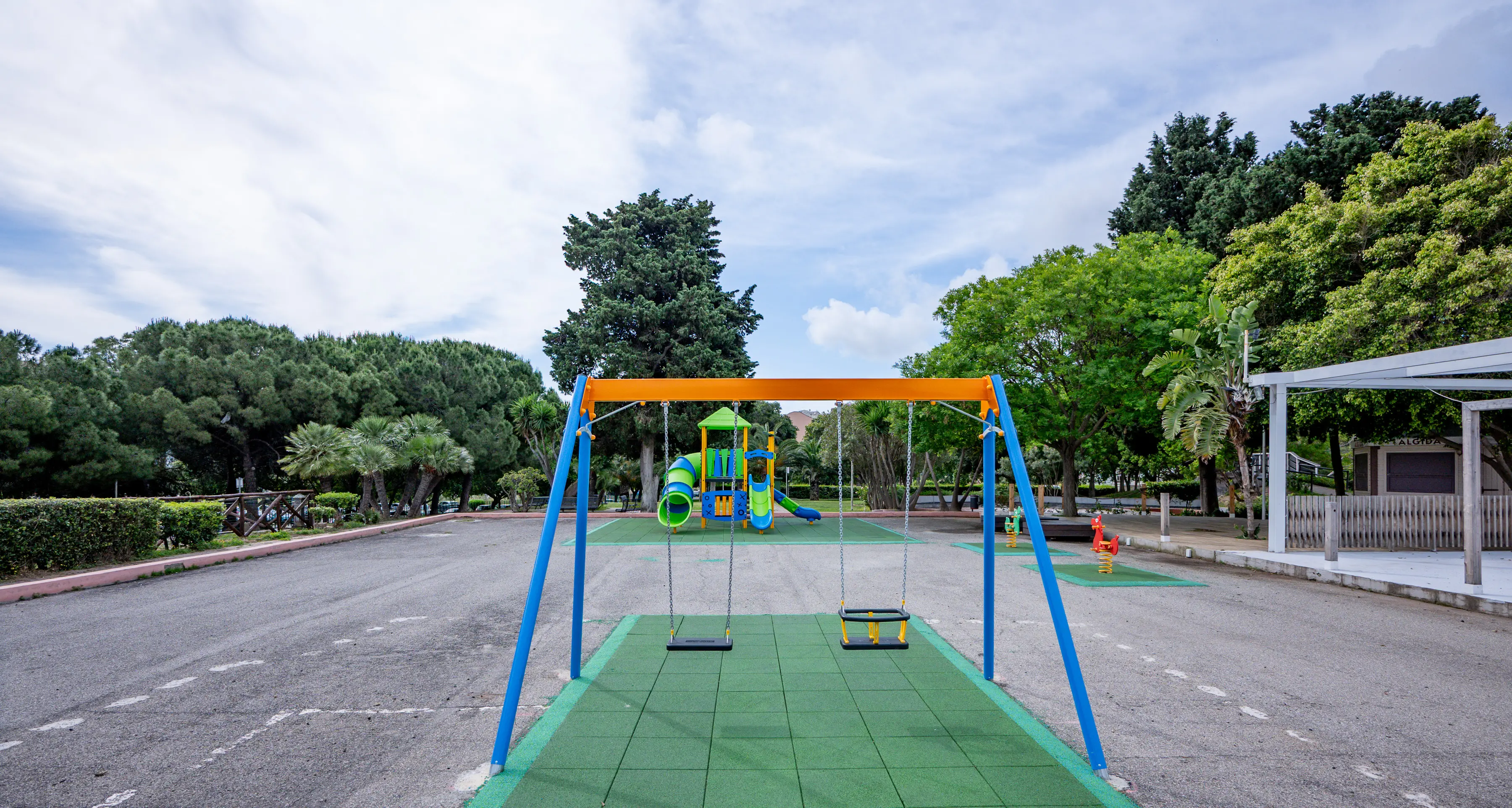 Riapre l'area giochi del Parco Giovanni Paolo II: Cagliari investe nelle aree verdi