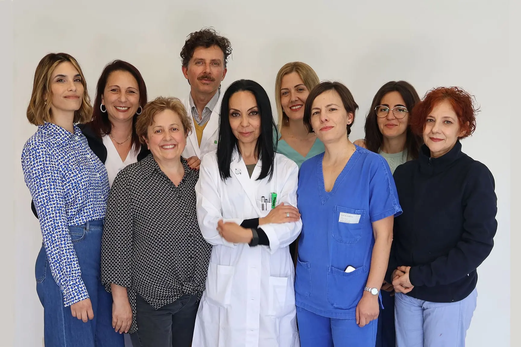 <p>La dottoressa Pirarba e la sua equipe</p>\\n
