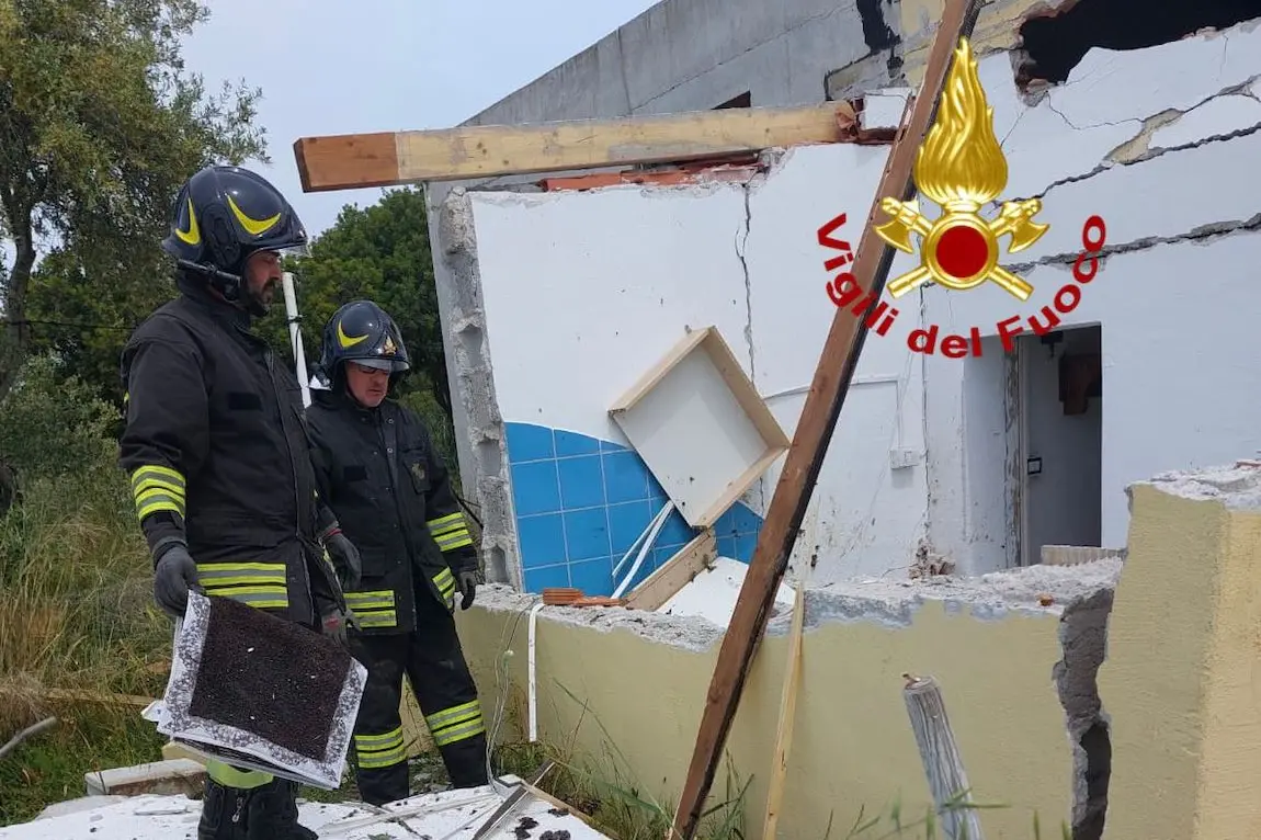 Esplosione in una casa dopo una fuga di gas, uomo in ospedale con l’elisoccorso