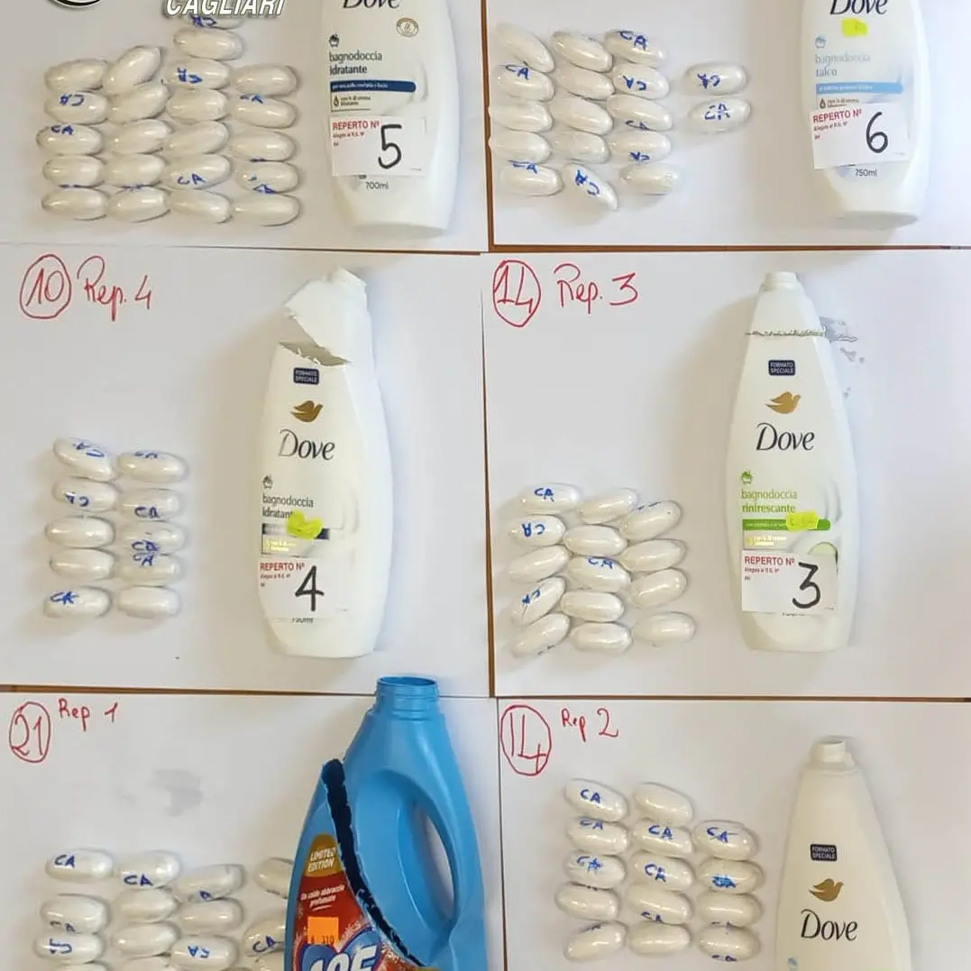 Sbarca a Cagliari con oltre un chilo di cocaina nei flaconi di bagnoschiuma: arrestato