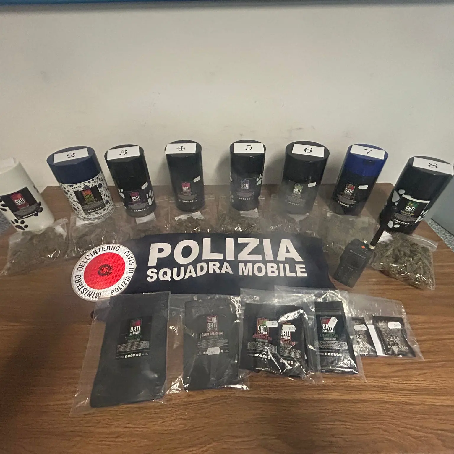 Droga sottobanco in un negozio di prodotti agricoli a Oristano, denunciata