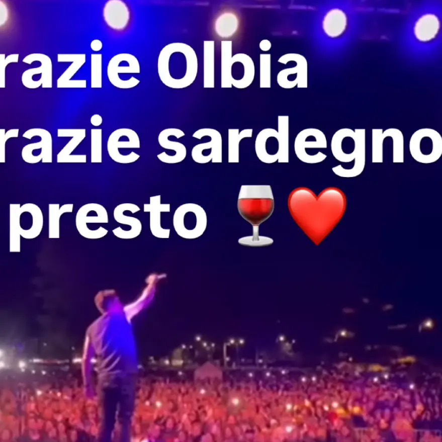 \"Grazie sardegnoli\", mega gaffe di Fabrizio Moro dopo il concerto a Olbia: è polemica