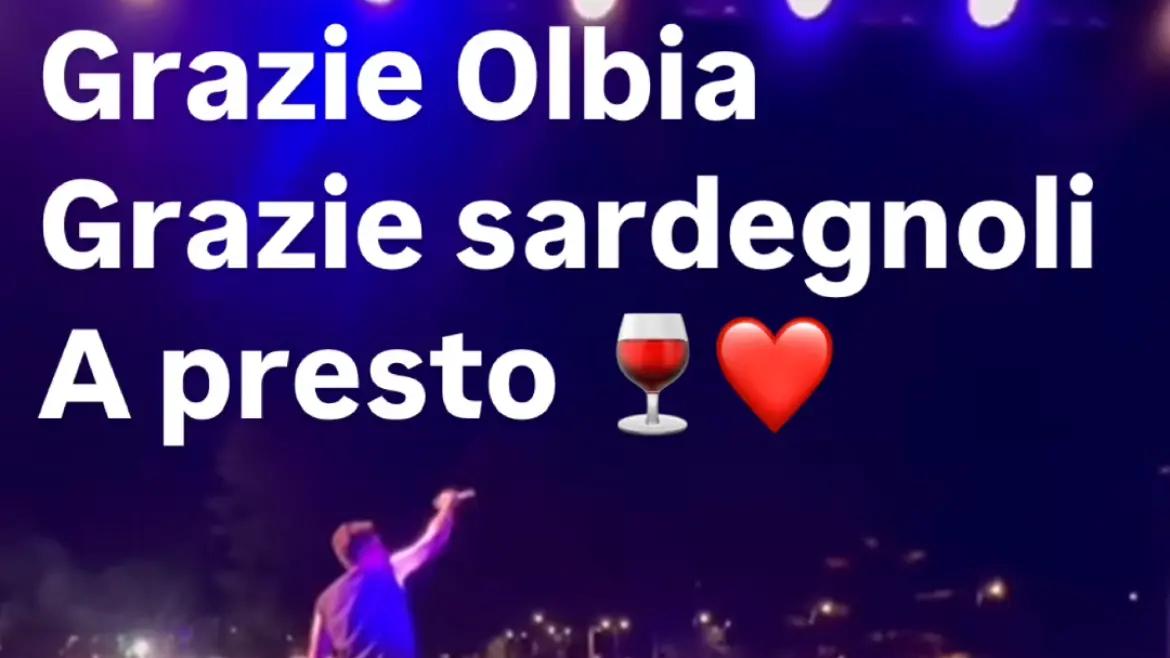\"Grazie sardegnoli\", mega gaffe di Fabrizio Moro dopo il concerto a Olbia: è polemica