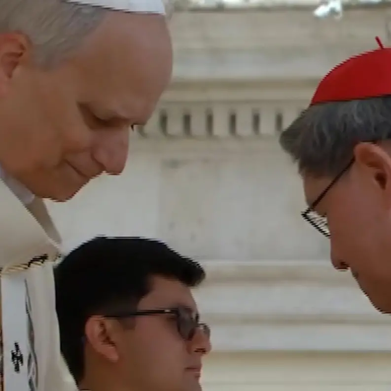 Papa Leone XIV inizia il suo pontificato tra emozione e commozione con un messaggio d'amore