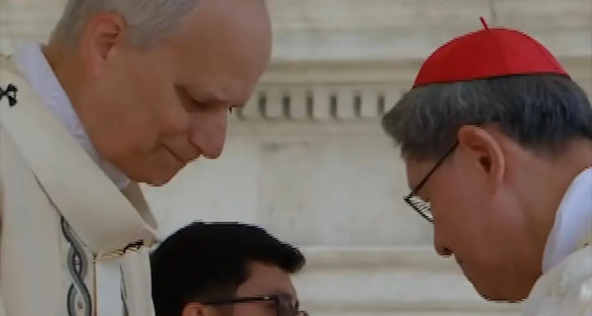 Papa Leone XIV inizia il suo pontificato tra emozione e commozione con un messaggio d'amore