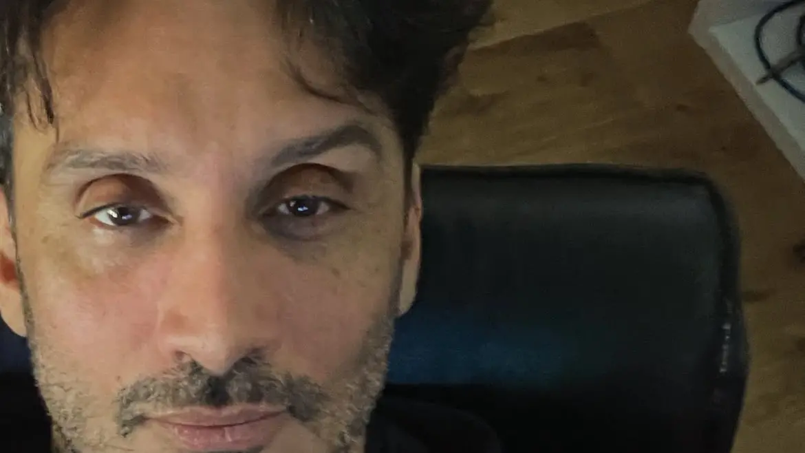 \"Sardegnoli\": Fabrizio Moro spiega la gaffe e si scusa con i sardi dopo il concerto a Olbia