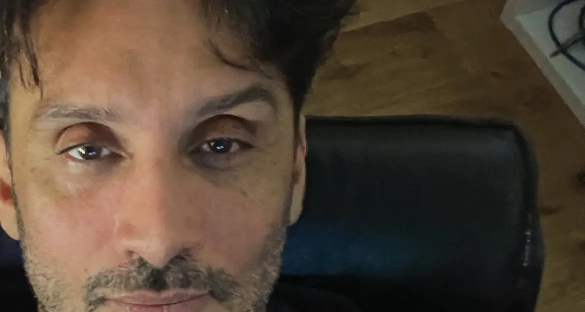\"Sardegnoli\": Fabrizio Moro spiega la gaffe e si scusa con i sardi dopo il concerto a Olbia