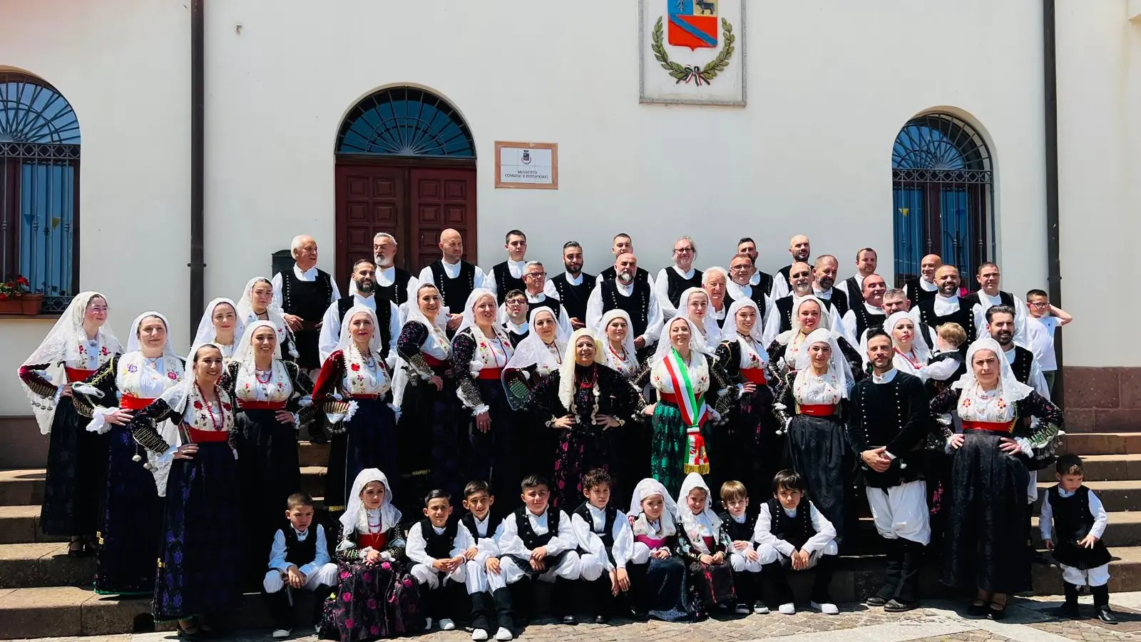 Putifigari celebra Nostra Segnora de S’Ena Frisca: la sindaca Contini in abito tradizionale con la comunità