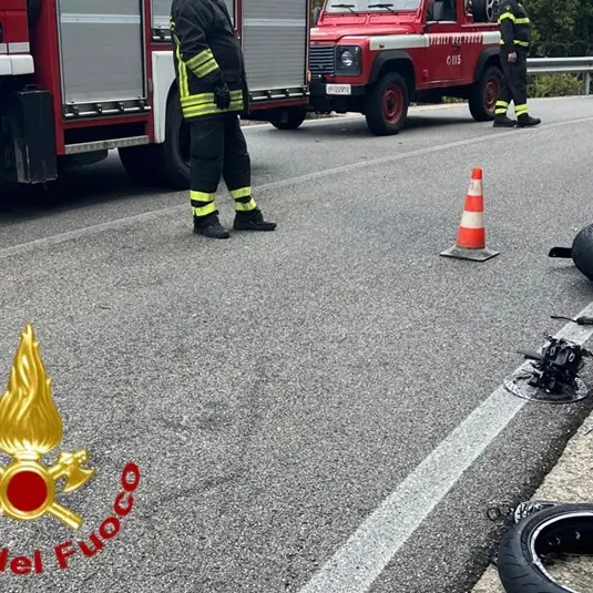 Brutto incidente a sorgono: scontro moto-auto, grave un centauro